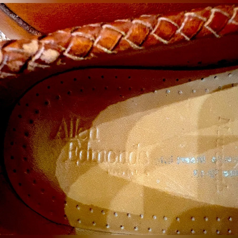 Allen Edmonds Tan Leather Slip-Ons. Sharp woven brown leather slip ons.‎ Size: 9